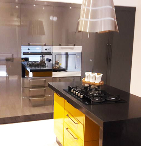 cuisine en bois laqué local